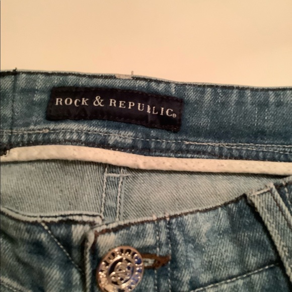 Women’s Rock and Republic Jeans. Waist 32 inches. Inseam 29 inches. - Picture 9 of 12